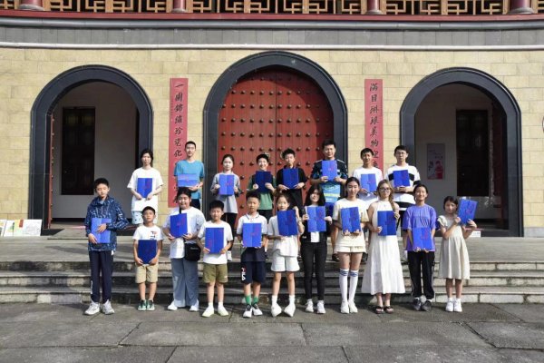 感受匠人精神讲好中国故事 国际青少年走进千年瓷都研学活动落幕